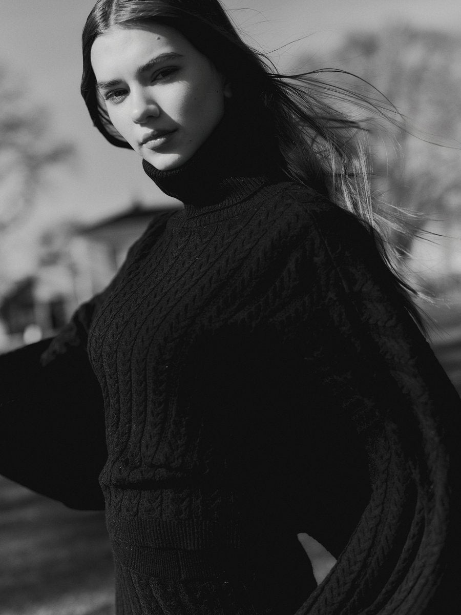 Mona wool Poncho-black