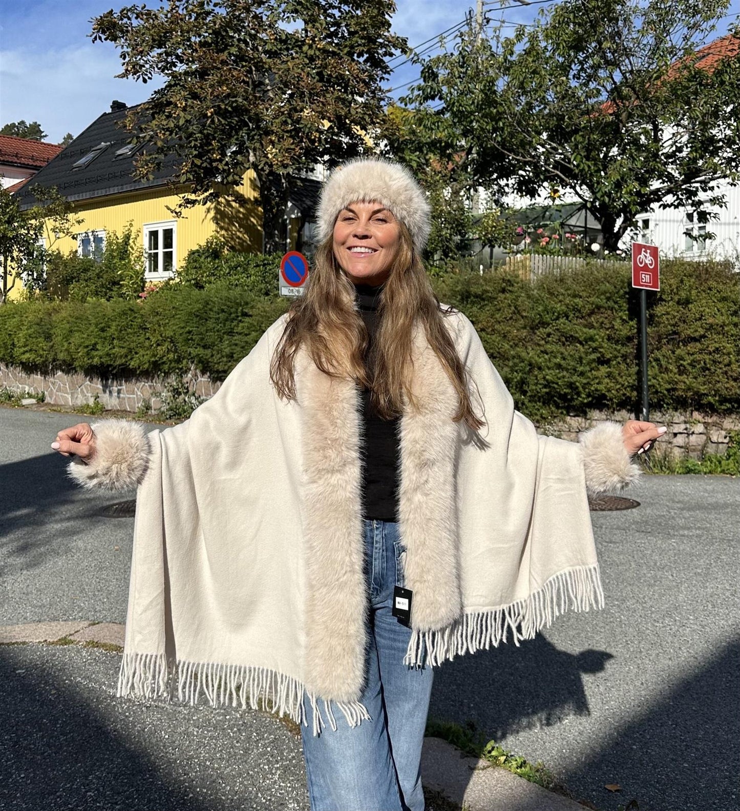 Jackie ullskjerf m/fuskepels-lys beige