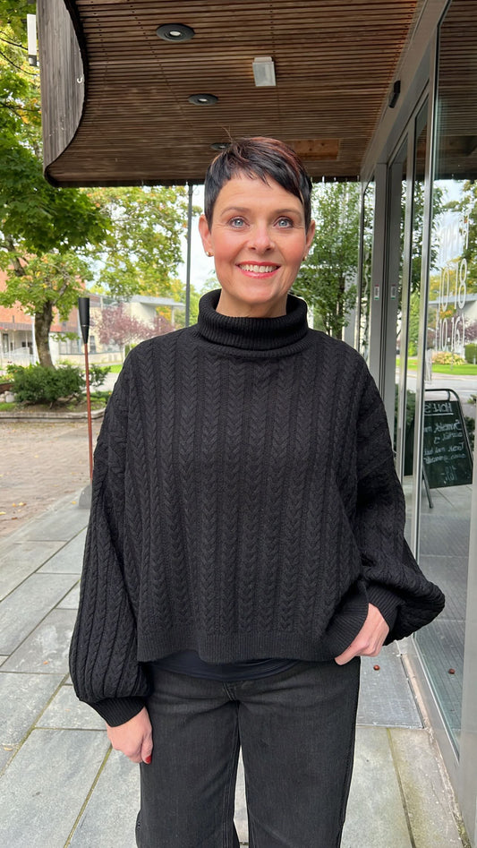 Mona wool Poncho-black