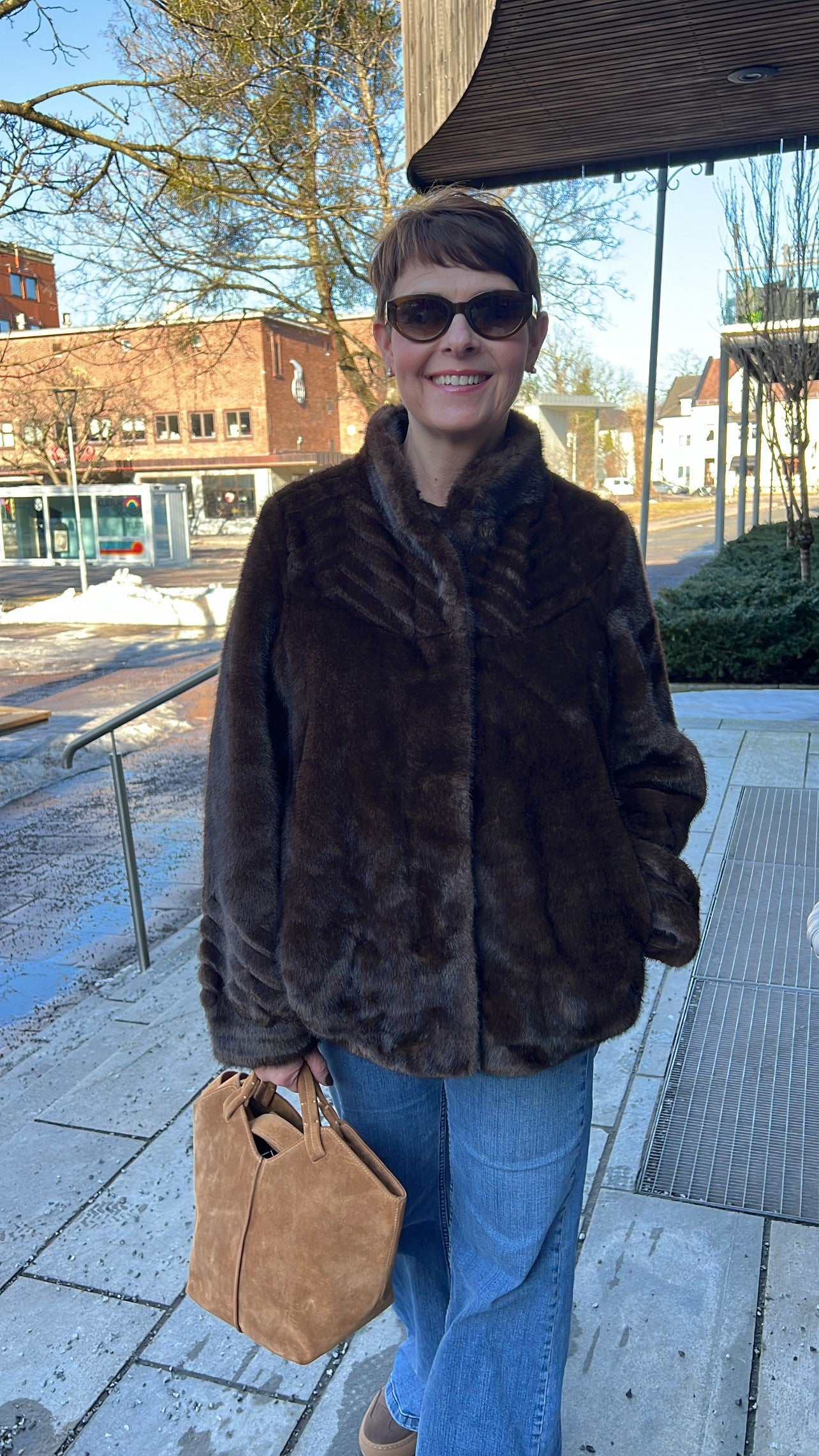 Kelly fuskepels jakke - minkbrun