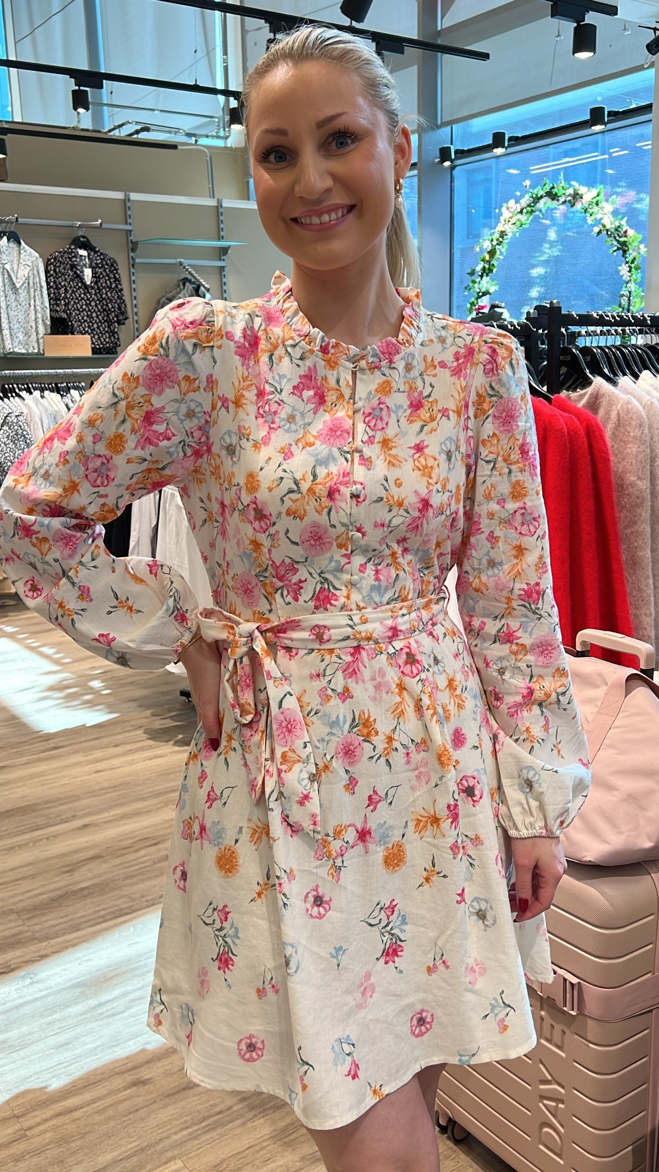 ViElma O.neck short dress