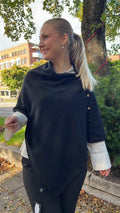 Poncho m gullknapper-sort