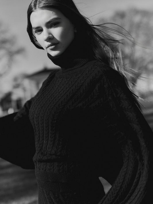 Mona wool Poncho-black