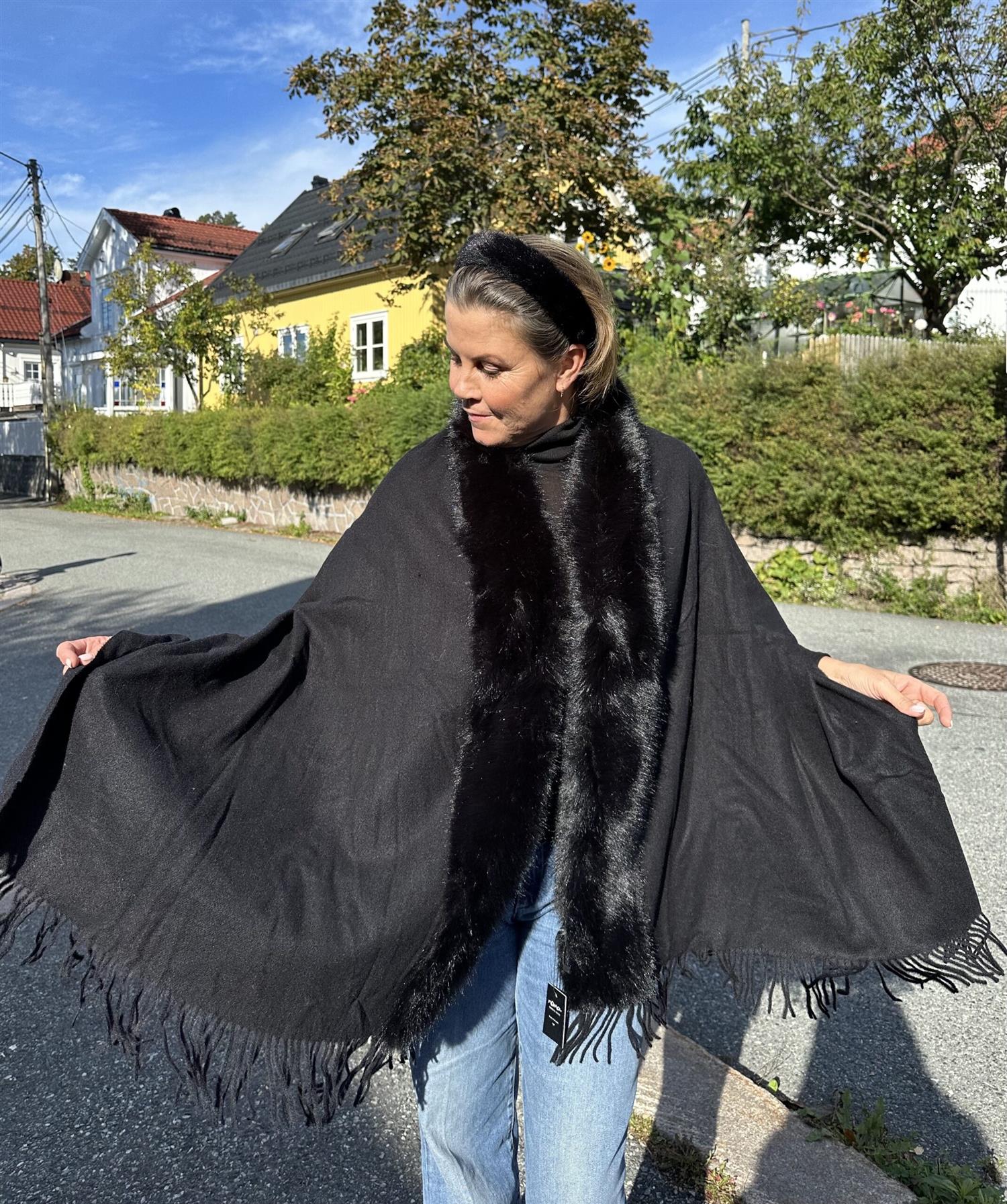 Jackie ullskjerf m/fuskepels-sort