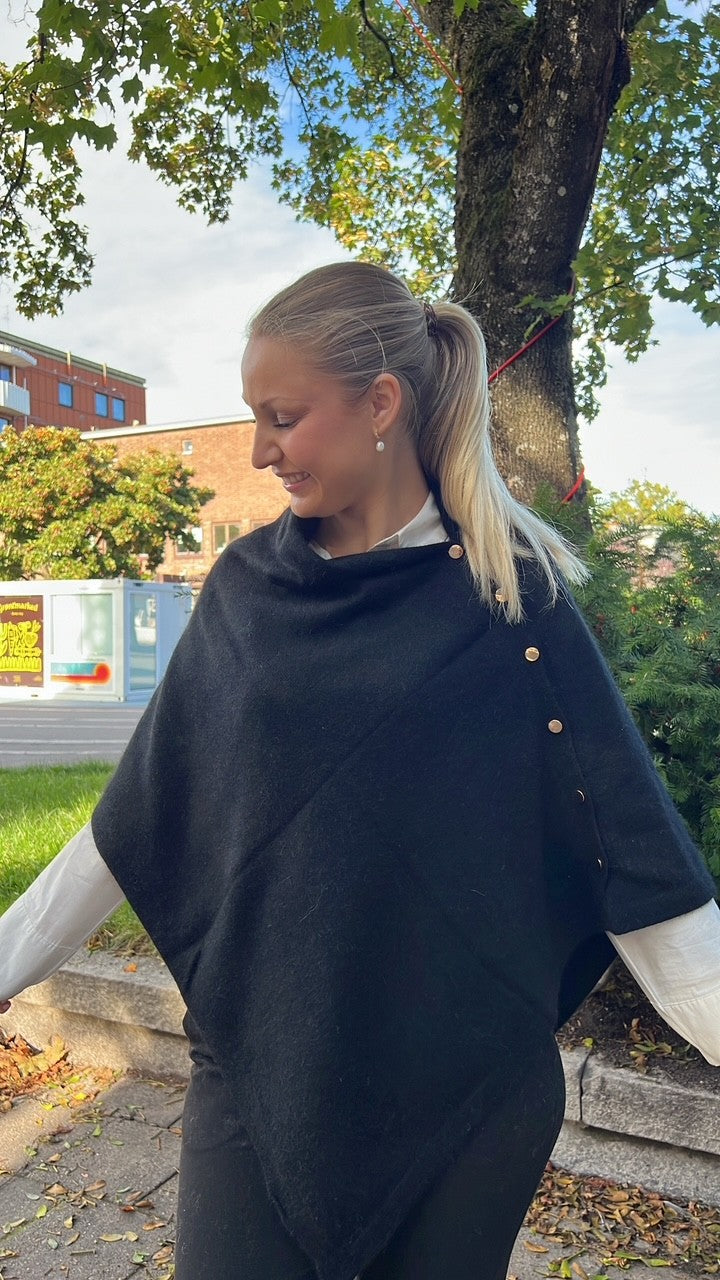 Poncho m gullknapper-sort