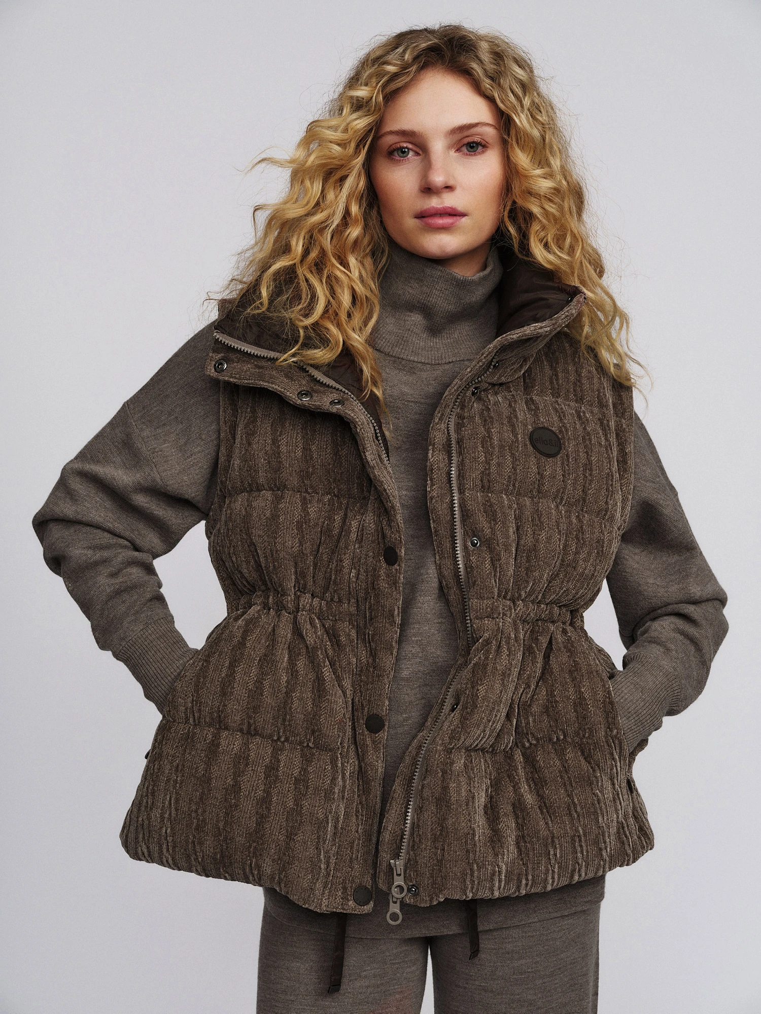 Ninni down vest-brown