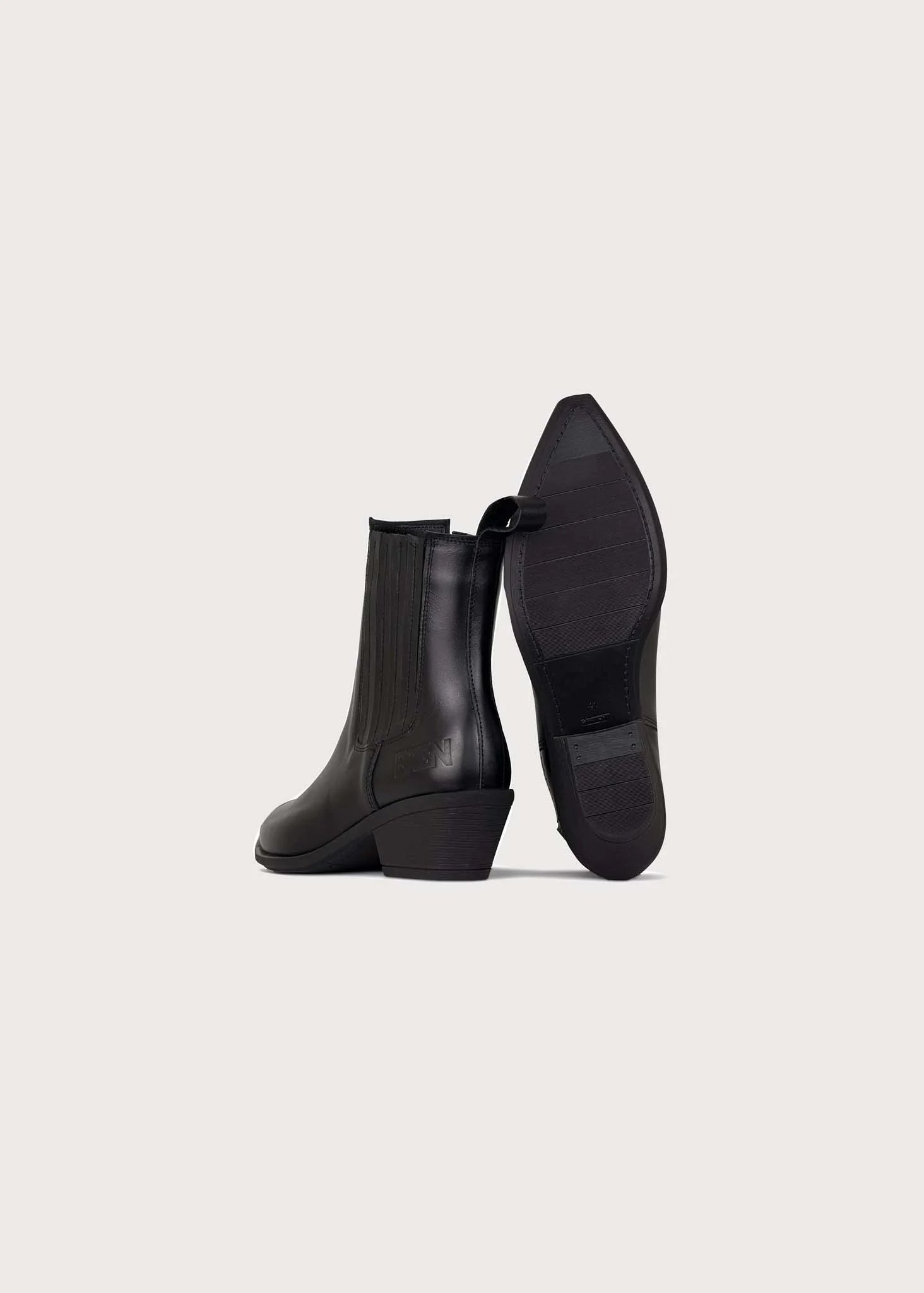 Sleek boot black