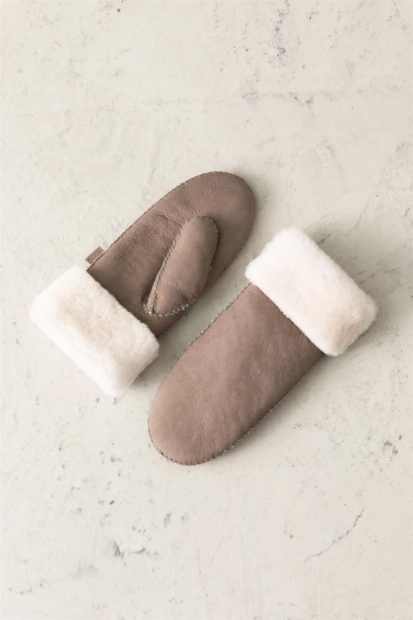 Nia Mittens - dark taupe