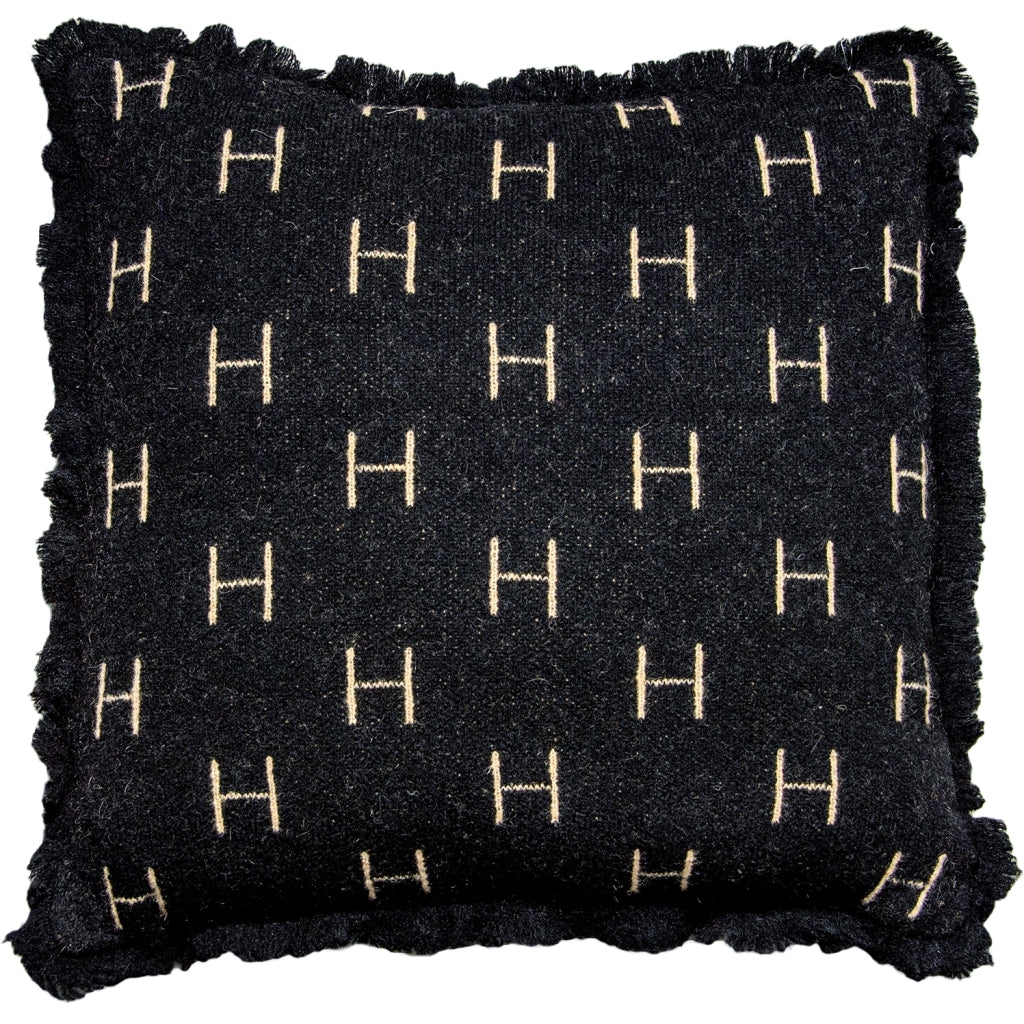 Hest Pillow-black